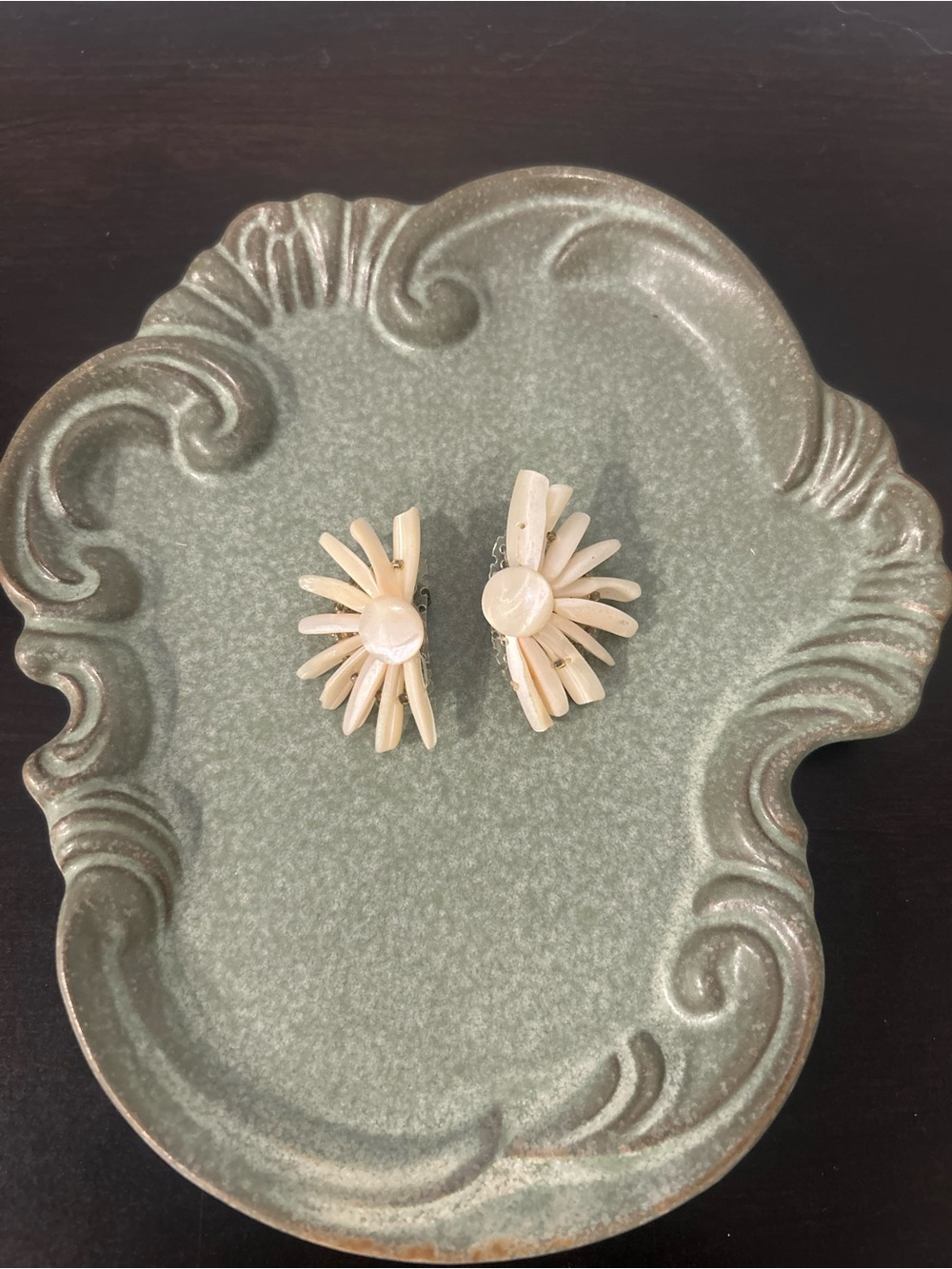 Vintage 50s Cream Ivory floral Clip-On Earrings
